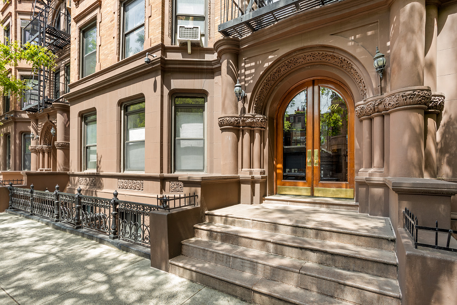Who Should I Hire to Sell My Apartment in Manhattan?